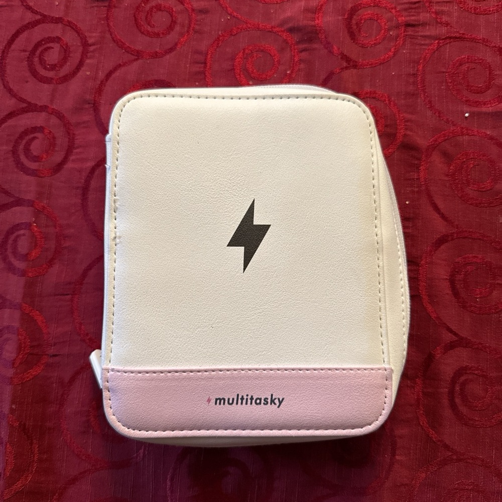 multitasky tech organizer